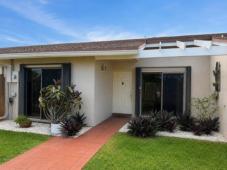 1013 NW 53rd St — Photo 1