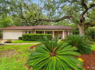 4860 Woodcliff Dr, Pensacola, FL 32504