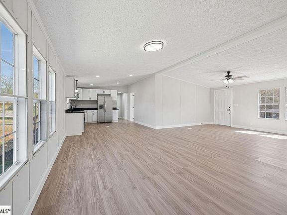 5th image of 706 Sapphire Ct