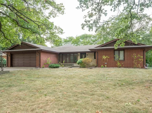 1808 75th St, Windsor Heights, IA 50324