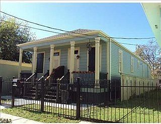 2nd image of 827 Teche St