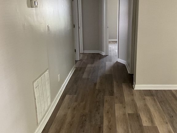 3rd image of 8 Orr Dr