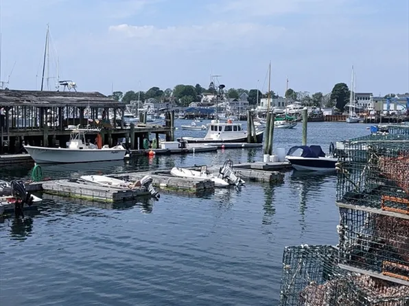 5 Pirates Ln APT B, Gloucester, MA 01930