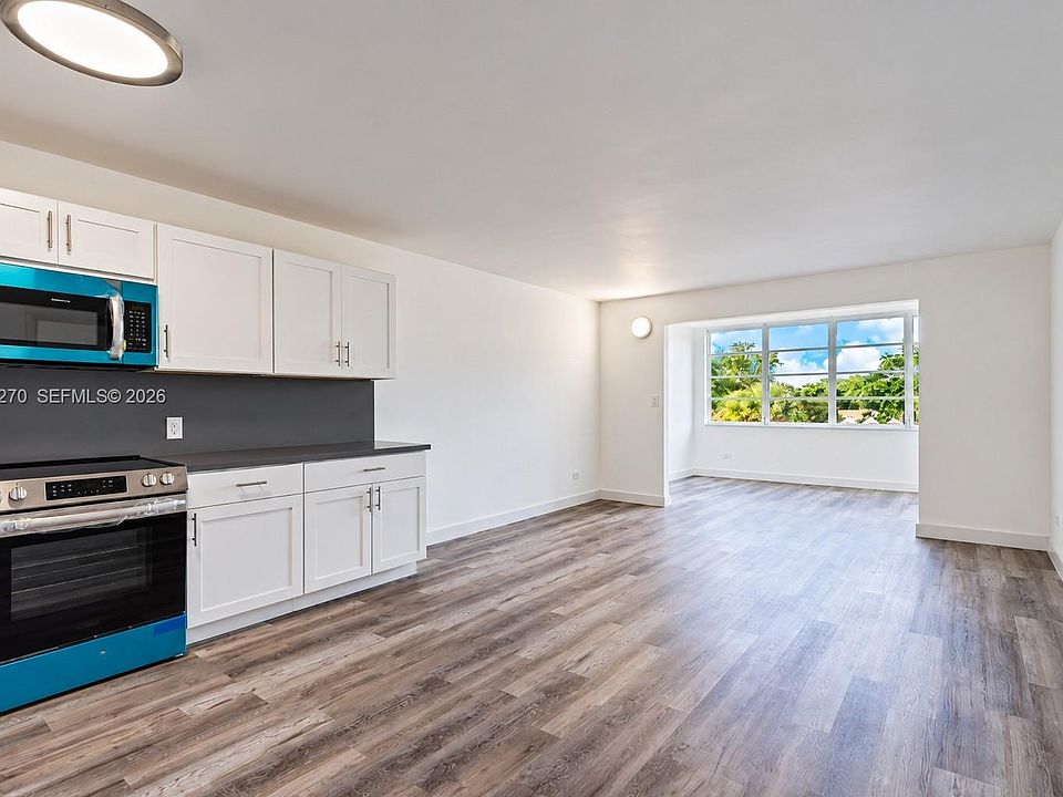 1st image of 445 NE 195th St APT 330