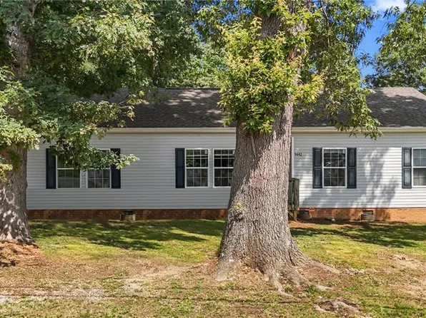 1442 Morningside Dr, Burlington, NC 27217