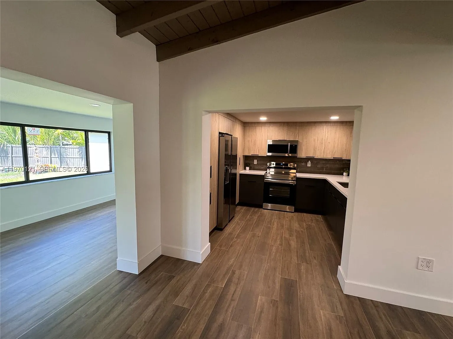 3 bed, 2.0 bath, $5,100 — Photo 4