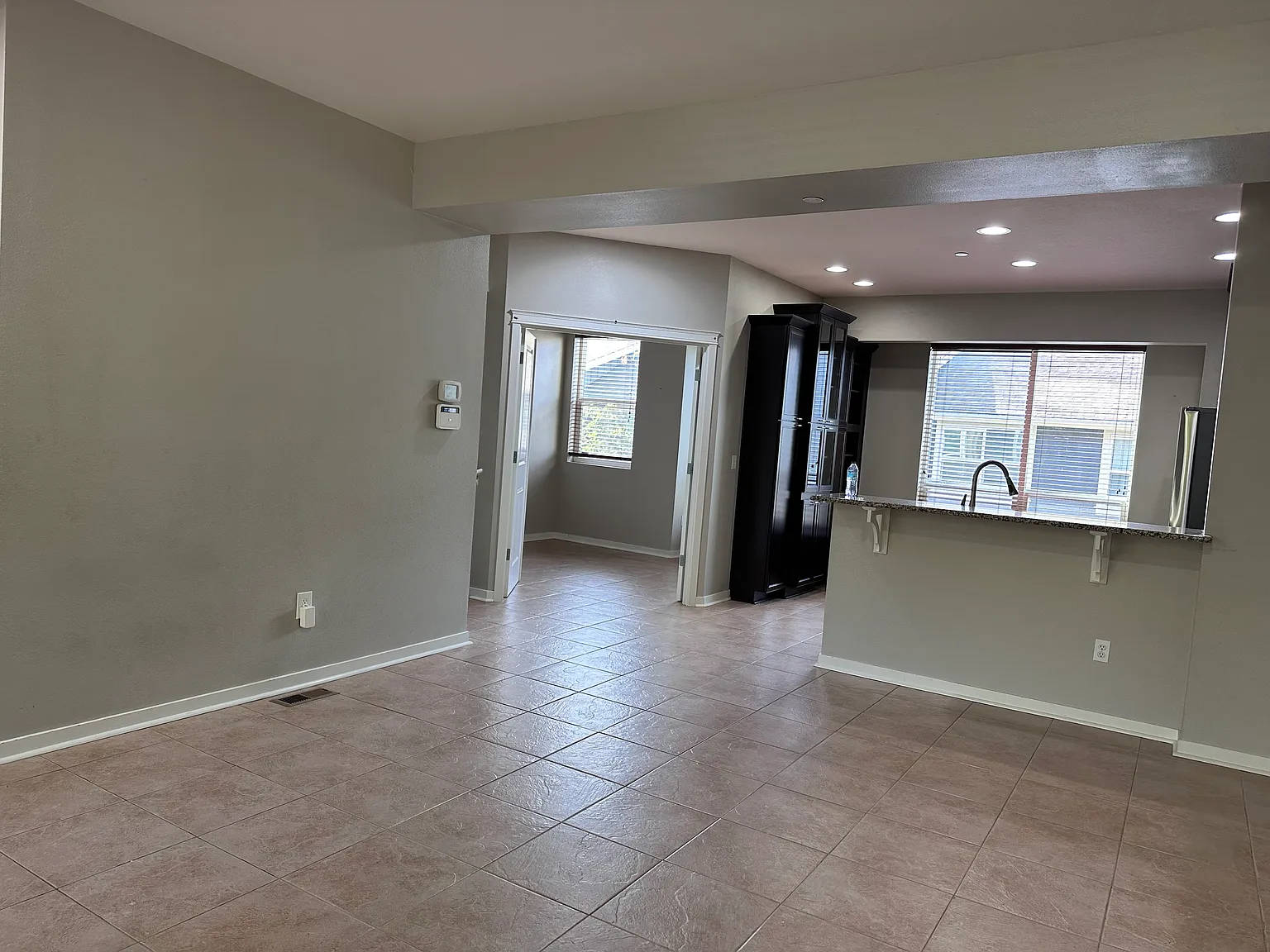 4 bed, 2.5 bath, 1790 sqft, $3,750 — Photo 4