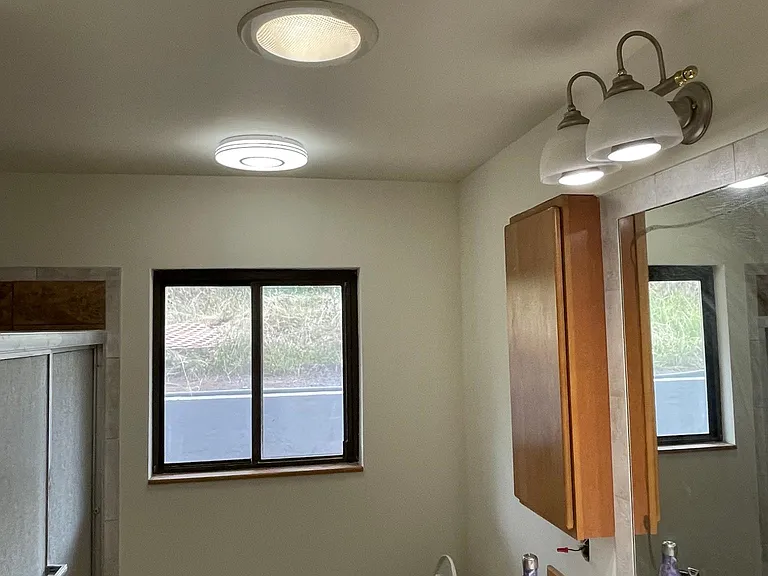 Bathroom with bathtub/shower combo