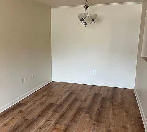 3rd image of 1185 Narragansett Blvd #68