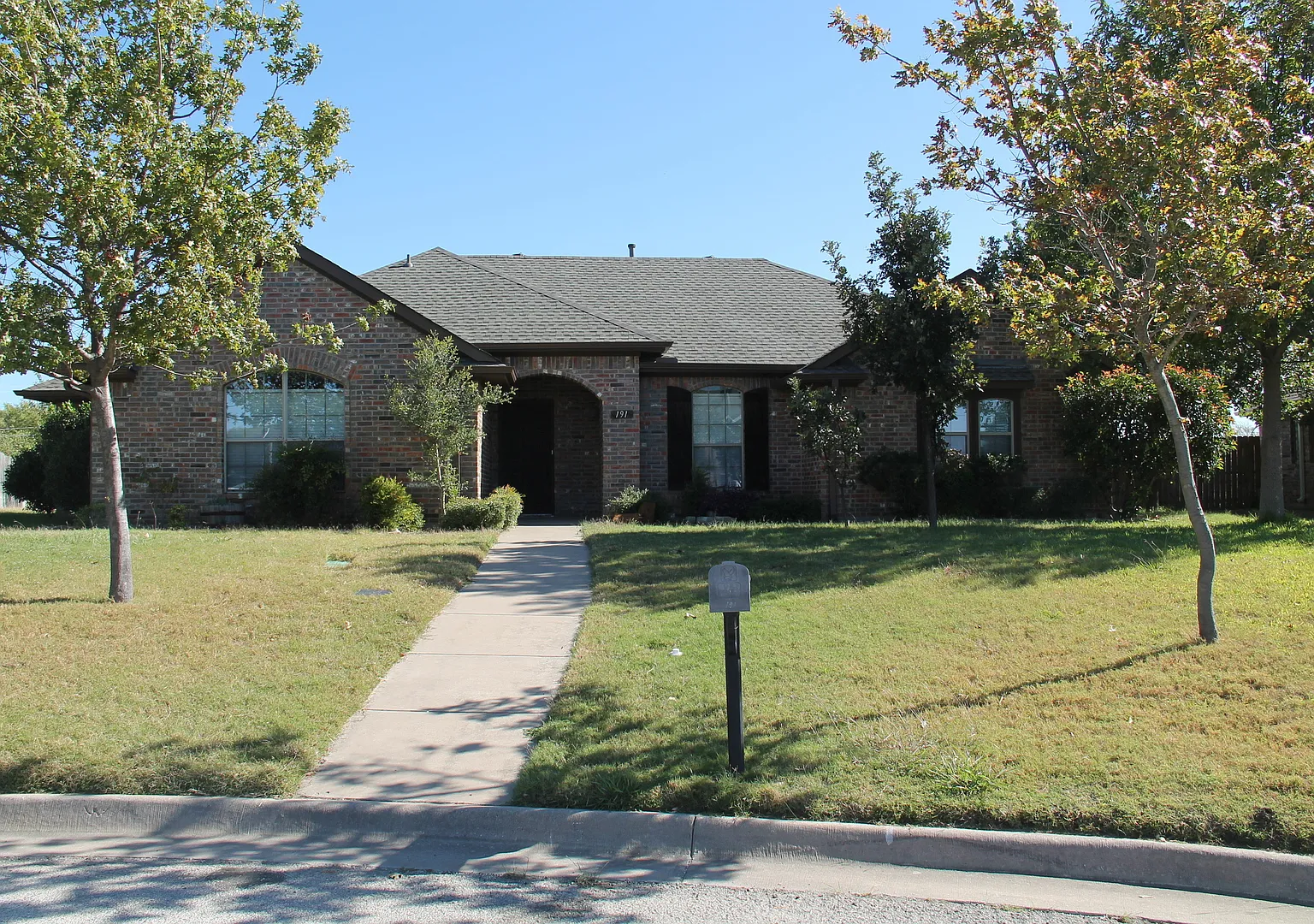 Beautiful house in Sanger. Excellent condition inside an out. — Photo 1