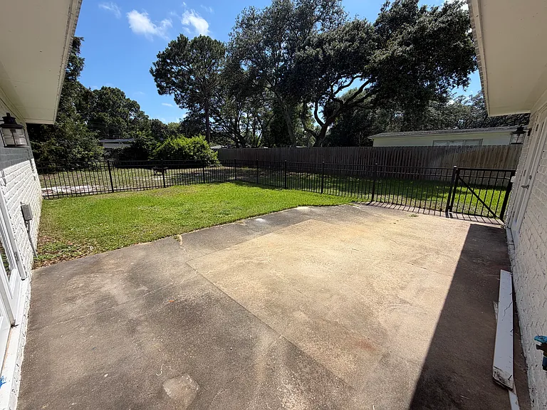 312 Yacht Club Dr NE — Photo 11
