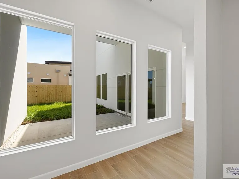 6934 Diamond Cove Dr — Photo 11