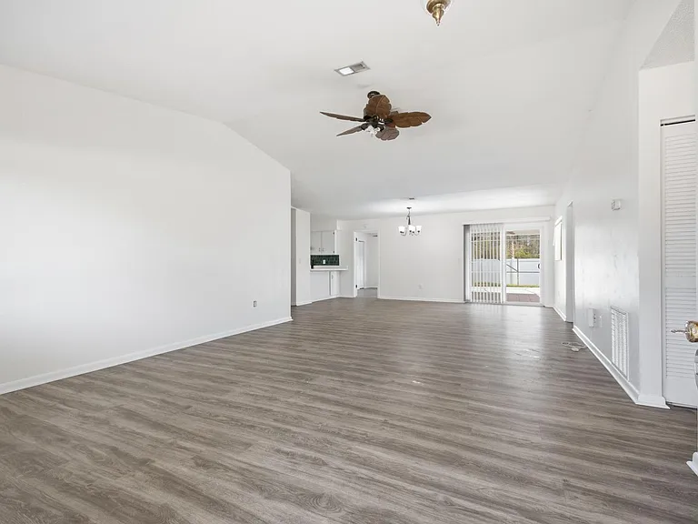 38 E Diamond Dr — Photo 16