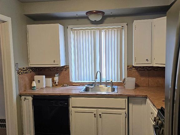 5th image of 19470 Grandville Ave