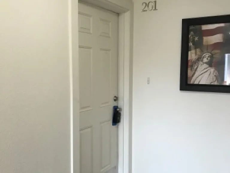 592 Monroe St — Photo 2