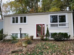 11563 Shadbush Ct, Reston, VA 20191