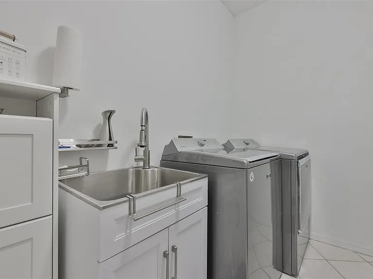 13016 Prestwick Dr — Photo 25