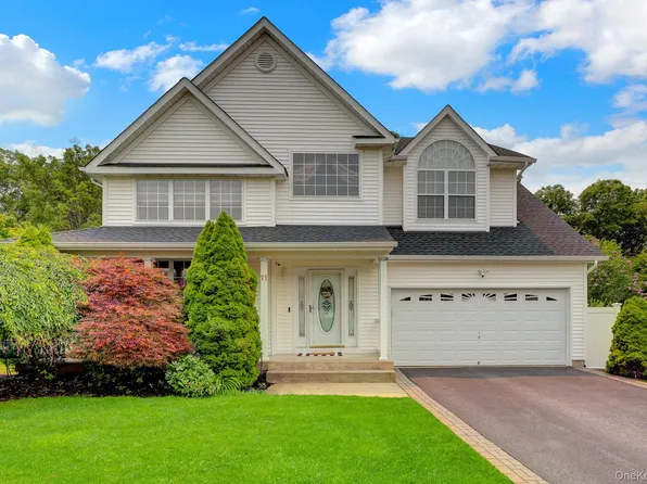 11 Scenicview Crescent Crescent, Manorville, NY 11949