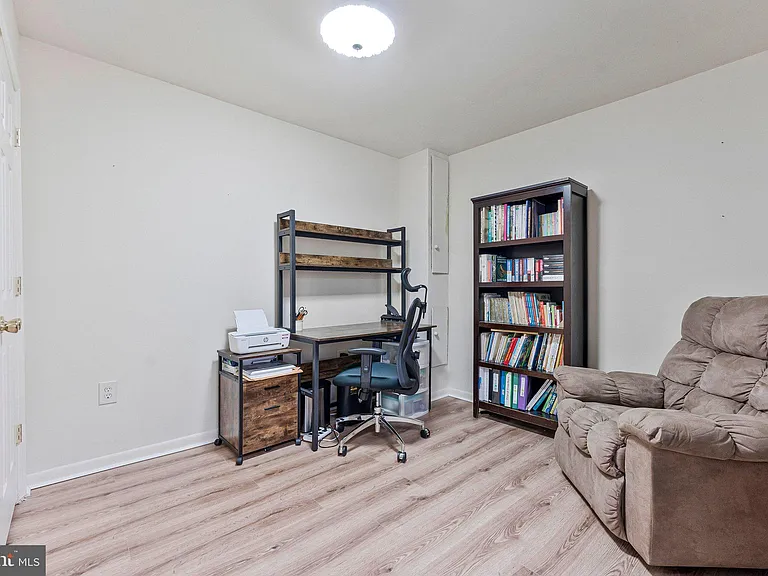 9607 Masterworks Dr — Photo 20