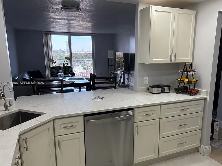 427 Golden Isles Dr #10D — Photo 12