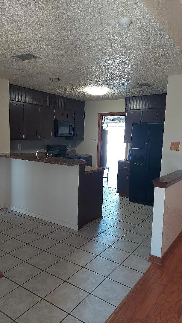 4 bed, 1505 sqft, $1,725 — Photo 3