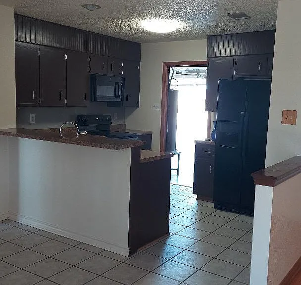 3203 Tallwood Dr — Photo 3