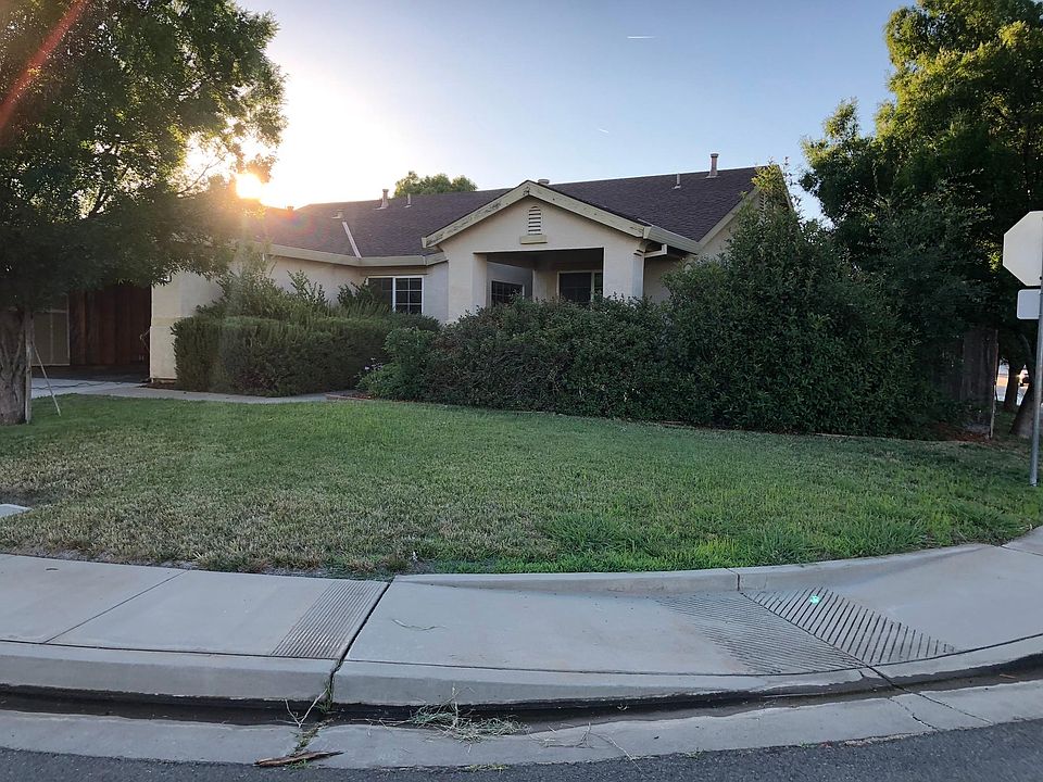 1st image of 801 Carpenter Pl
