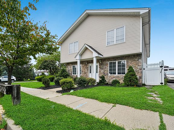 2nd image of 88 Avenue A