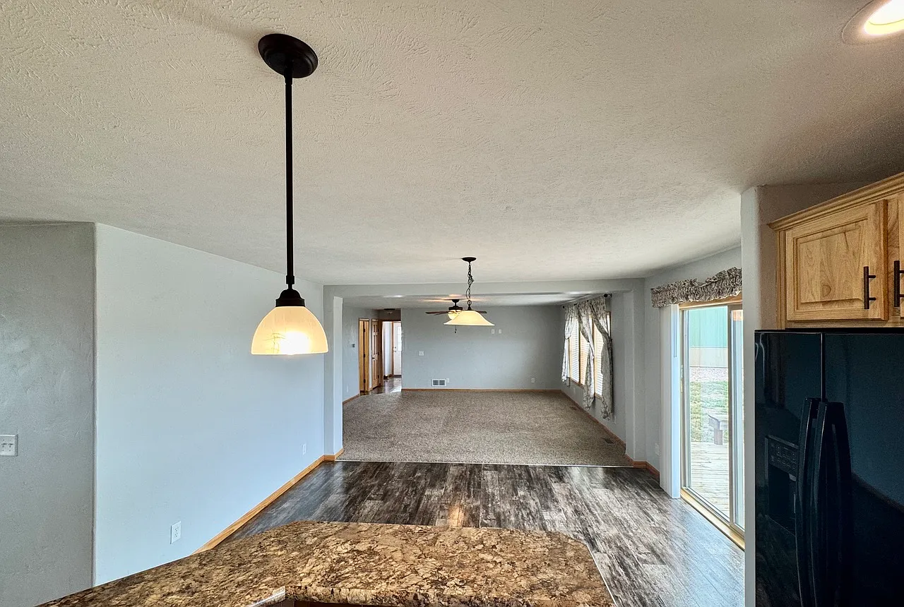 4 bed, 2280 sqft, $2,600 — Photo 4