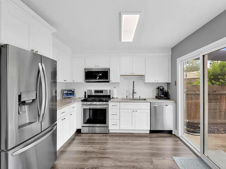 10618 Esmeraldas Dr — Photo 11