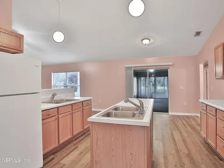 11 Wheatfield Dr — Photo 10