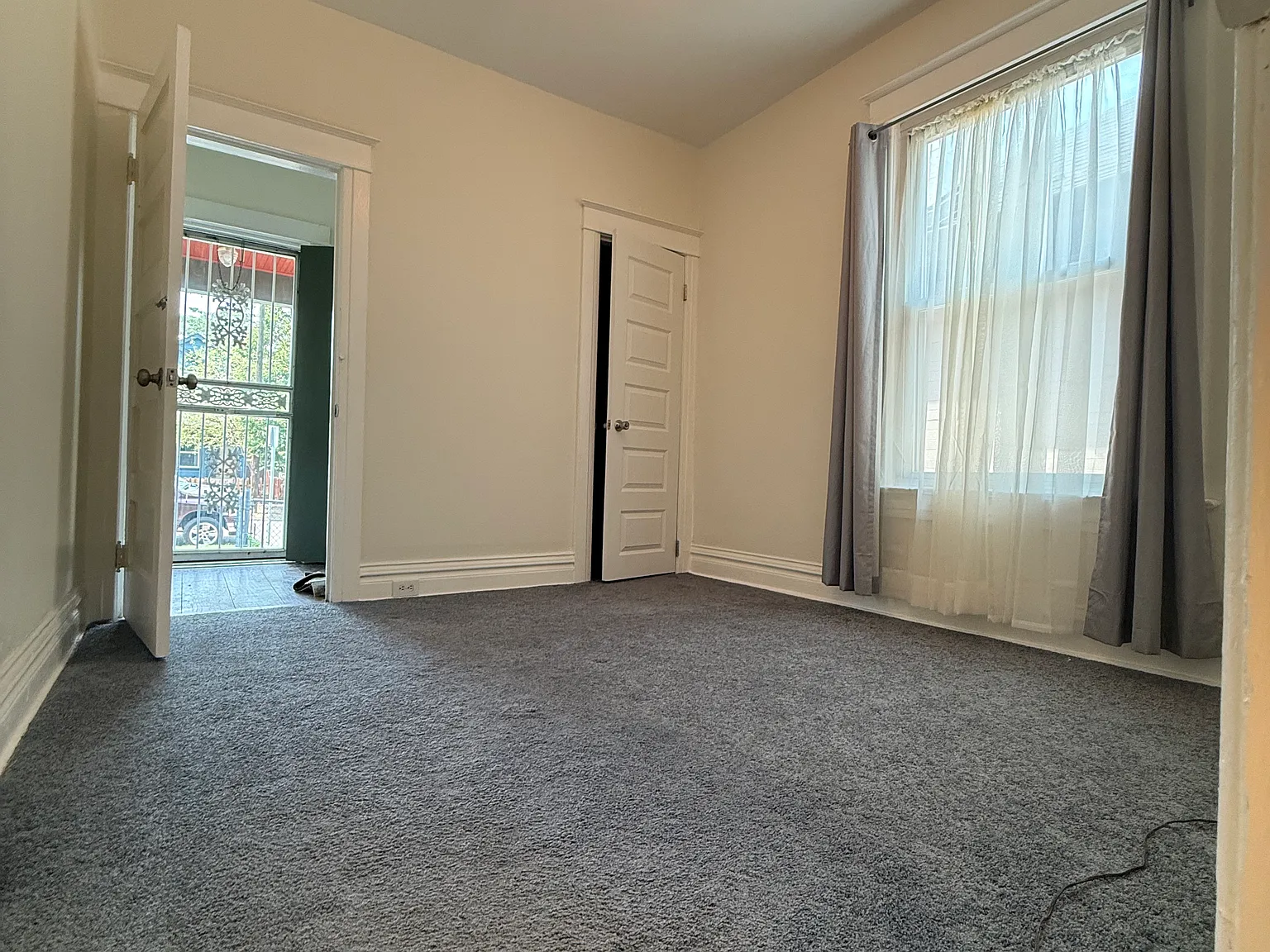 2642 N High St — Photo 3