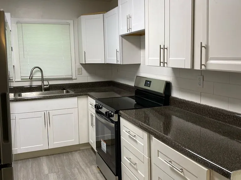 1246 Westmont Rd SW — Photo 3