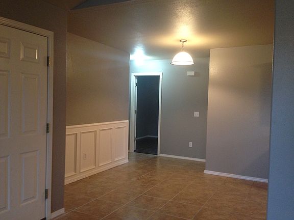 5th image of 300 Oakley St