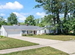24806 Electric Dr, Bay Village, OH