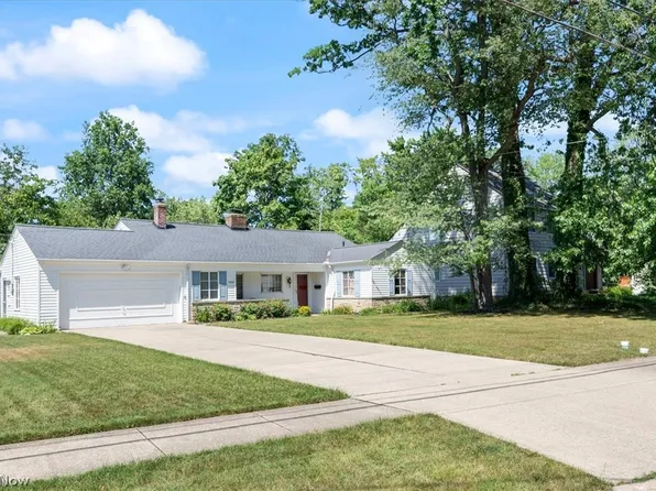 24806 Electric Dr, Bay Village, OH 44140