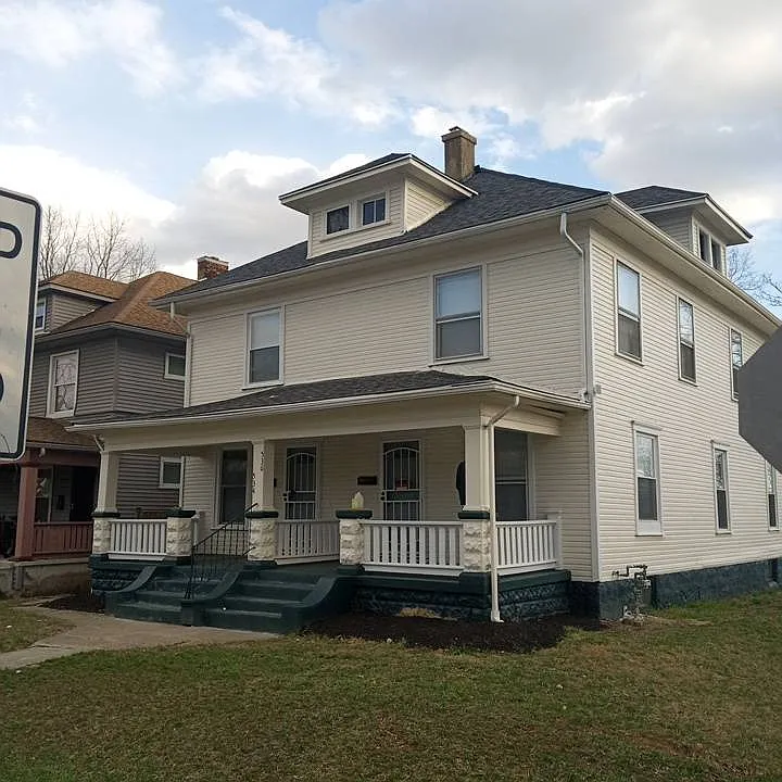 534 Oxford Ave #1