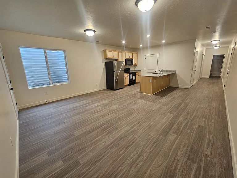 895 E Antelope Dr — Photo 6