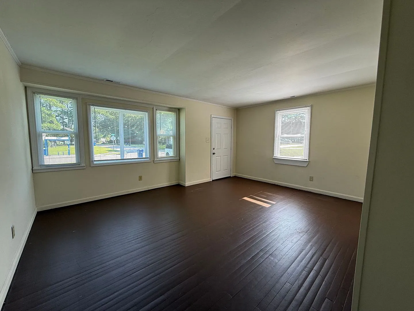 2 bedroom, 1 bath duplex — Photo 2