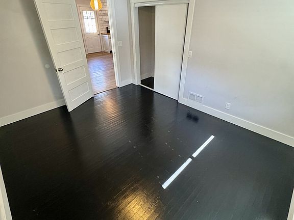 4th image of 522 Indiana St