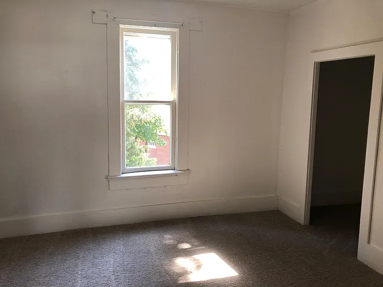 125 NE Whitman St — Photo 11