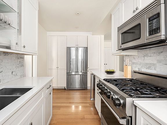 5th image of 200 E 66th St APT A301