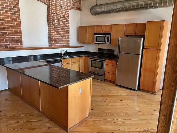 4th image of 409 Pine St Unit 102