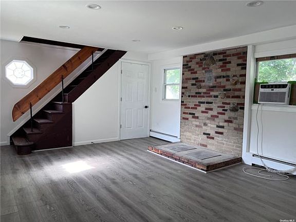 3rd image of 23 Dianne Ave