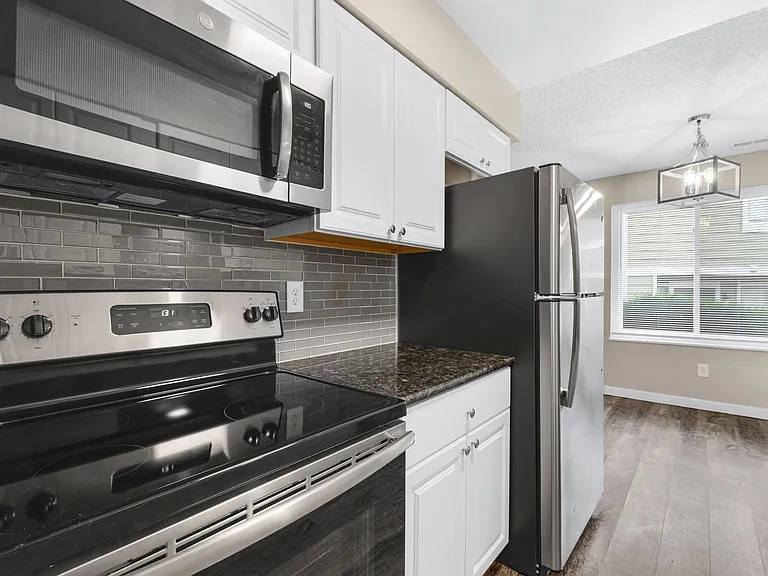 2710 Hearthwood Ln — Photo 5