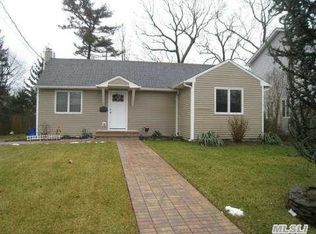 502 Trolley Line Rd, Babylon, NY 11702