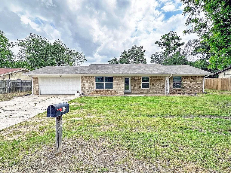 819 Bunny Rabbit Rd — Photo 1