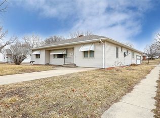 806 10th St, Perry, IA 50220