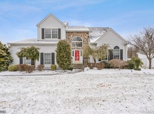 23 Hawthorn Dr, Succasunna, NJ 07876