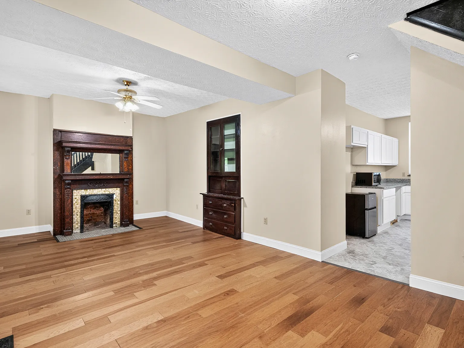 5 bed, 1588 sqft, $3,000 — Photo 3